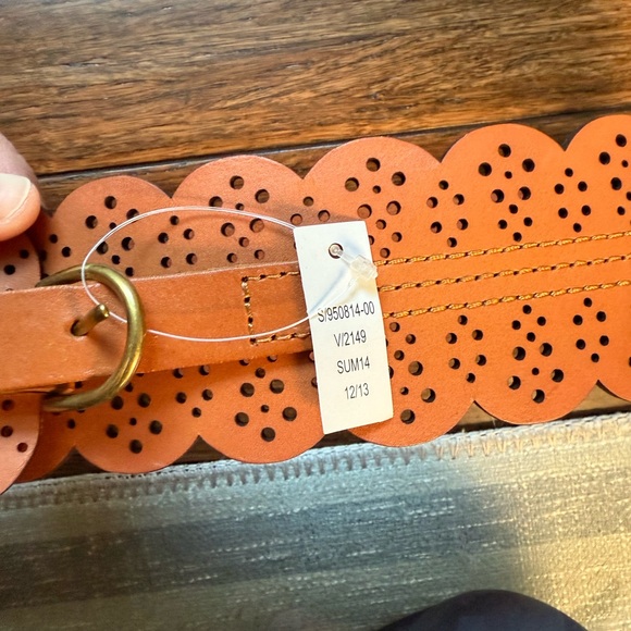 Banana Republic Scalloped Belt in Tan - Picture 4 of 7